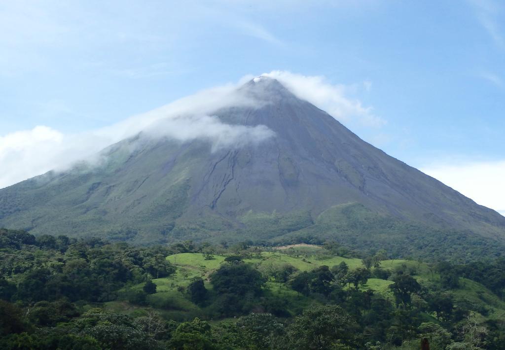 Hotel Tangara Arenal B&B La Fortuna Exterior photo